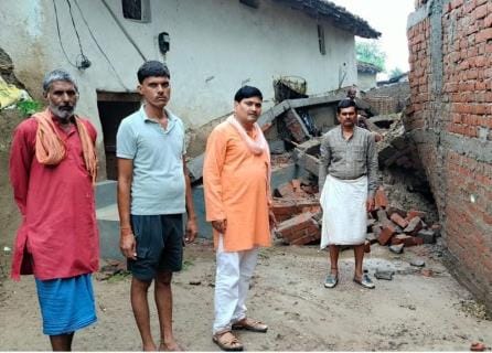 The newly constructed boundary wall of the temple collapsed in the first rain, demand for investigation