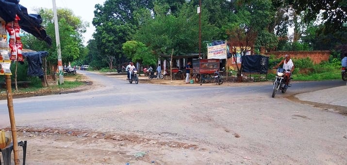 Accidents are happening due to lack of speed breakers at Chandpur crossing