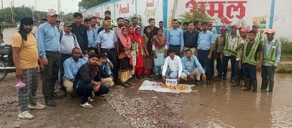 Demonstration over dilapidated roads and poor drainage