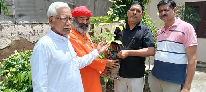 700 plants distributed at the residence of Forest Minister Narbir Singh