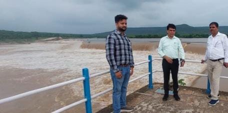 Ken crossed the red mark due to three and a half lakh cusecs of water from Bariyarpur dam