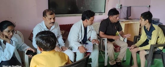 Team of doctors reached Gurukul...did medical checkup of 22 students