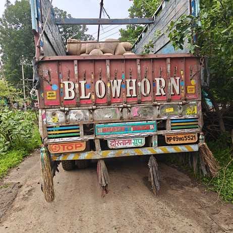 मूंग से भरा ट्रक प्रशासन ने किया जब्त