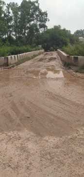 The bridge on SYL canal is completely dilapidated, villagers are facing danger
