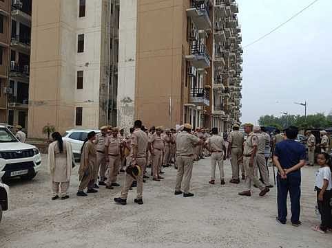 Sri Ganganagar News: कानून व्यवस्था को लेकर ड्रीम होम कॉलोनी में तड़के ही हुई छापामारी, कई संदिग्ध हिरासत में
