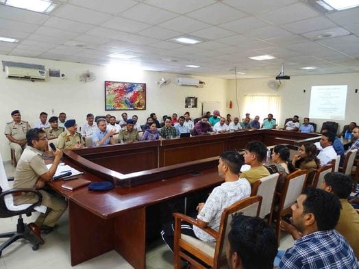 Ambulance drivers who take road accident victims to hospital will be given training