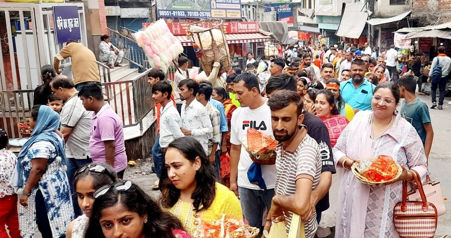 Devotees waited in queues for about three hours to have darshan of the holy Pindi