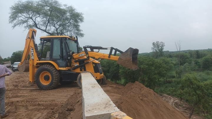 A wall will be built on the Yamuna river bridge, the footpath will also be closed from tomorrow