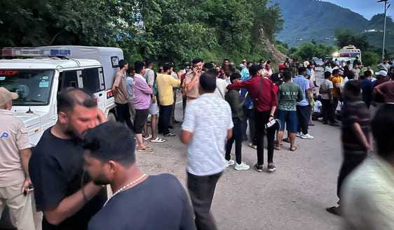 Pilgrims Held Protest in Poni