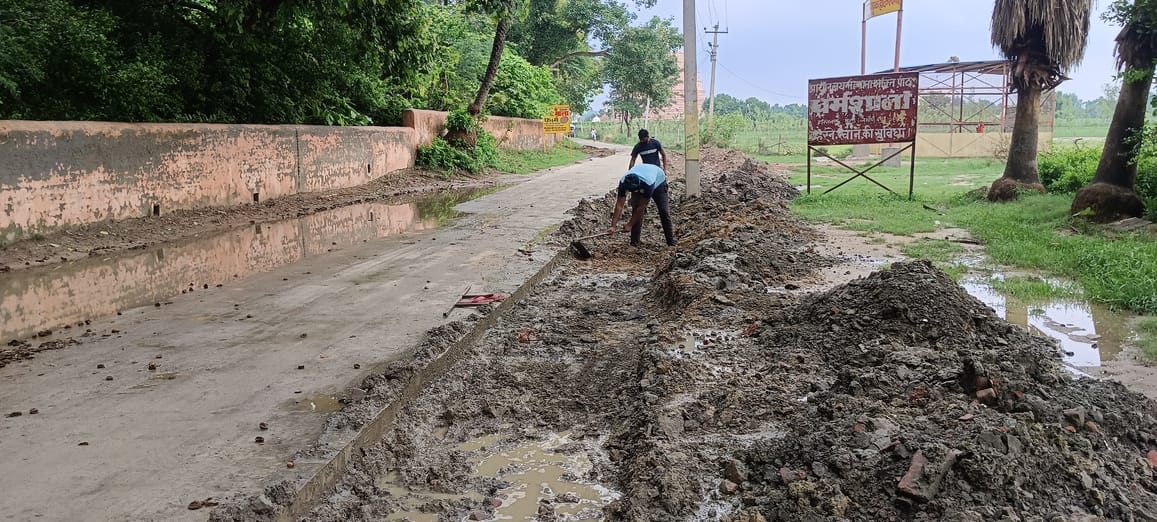Demand to complete the road work of Pandeshwar Mahadev temple