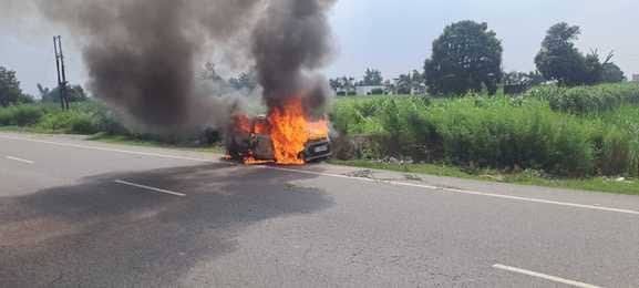 The car turned into a ball of fire, the accountant saved his life by jumping out
