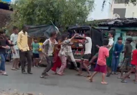 Man beaten with belt and pipe in front of liquor shop, video goes viral