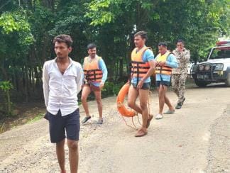 The youth who drowned in the Mandakini river is nowhere to be found