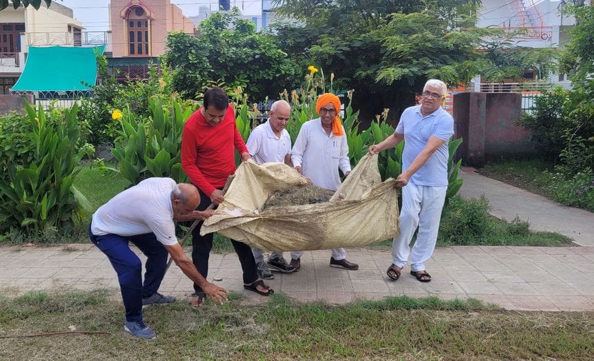 Gave the message of saving the environment by picking up the garbage