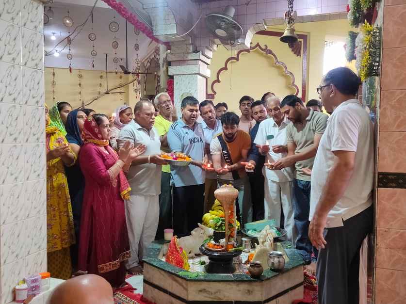 On the first day of the month of Sawan, a huge crowd of Shiva devotees gathered in the temples