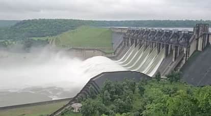 shivpuri-After heavy rains in Shivpuri, 6 gates of Atal Sagar Madikheda dam were opened
