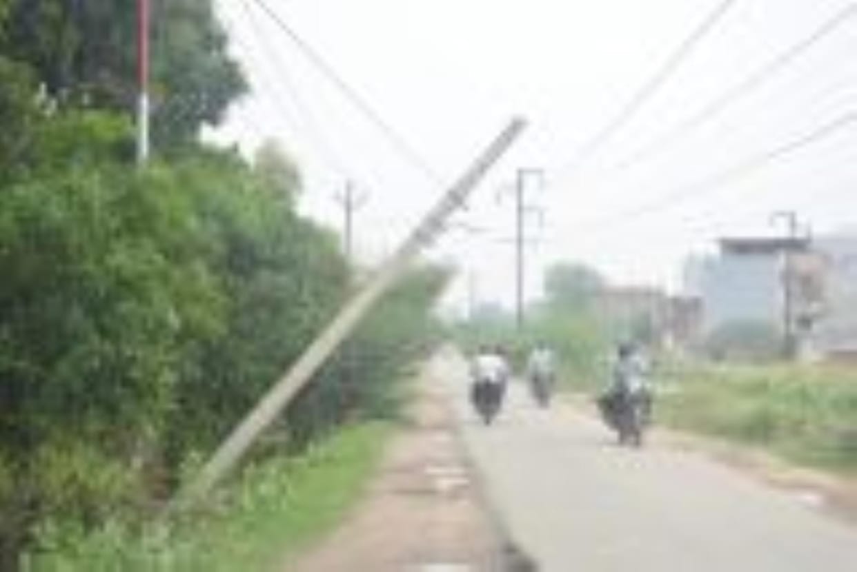 Due to storm and rain, power supply of five lakh population was disrupted