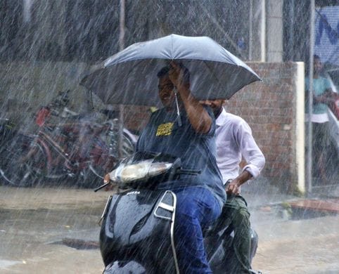 Sun came out in the morning... strong wind blew in the afternoon and heavy rain in the evening