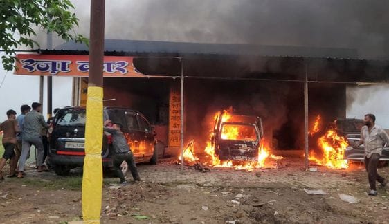 Fire broke out in a private ambulance while welding, spread to the workshop in Budaun