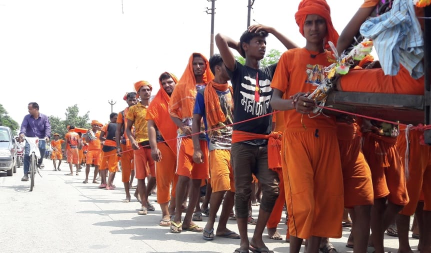 A group of Kanwariyas set out for Jalabhishek in Gola