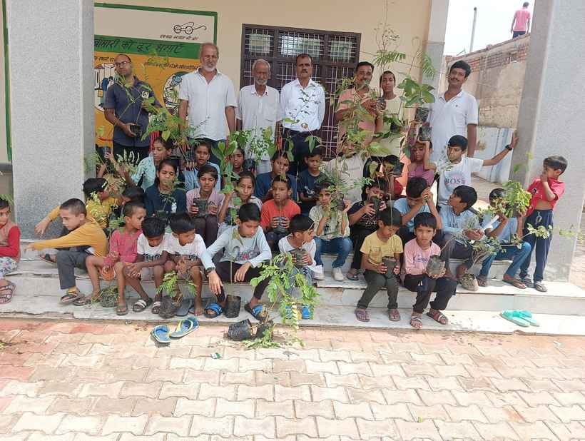 2500 plants distributed in Ganiyar