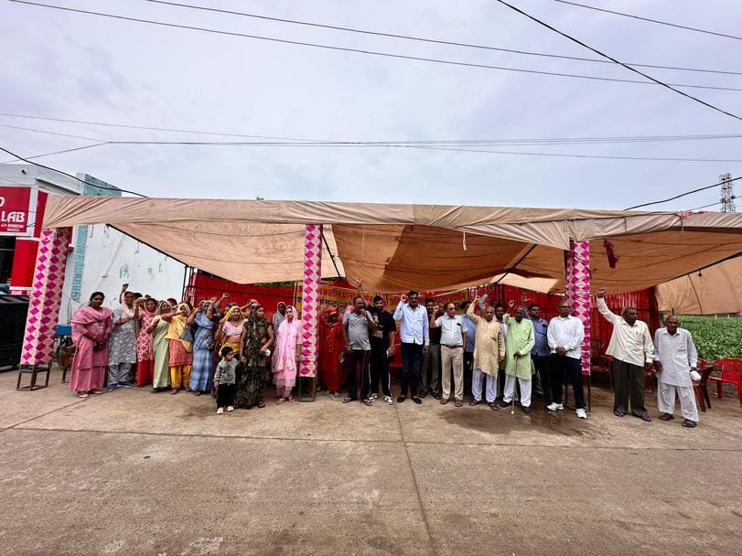 People of the ward have been protesting against the contract for 7 days, no solution has been found