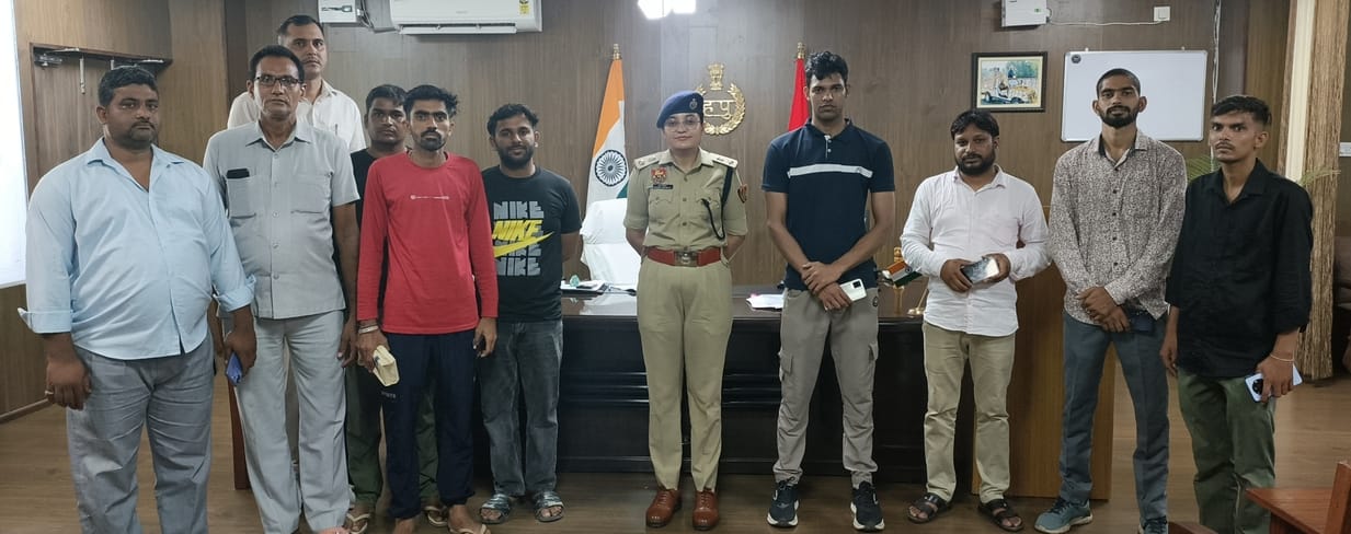 Police returned 40 lost phones to their owners