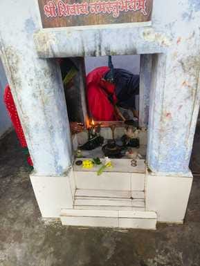 Huge crowd of devotees gathered in Shiva temples