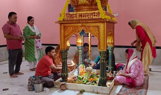 Crowds of devotees gathered in Shiva temples on the first Monday of Sawan