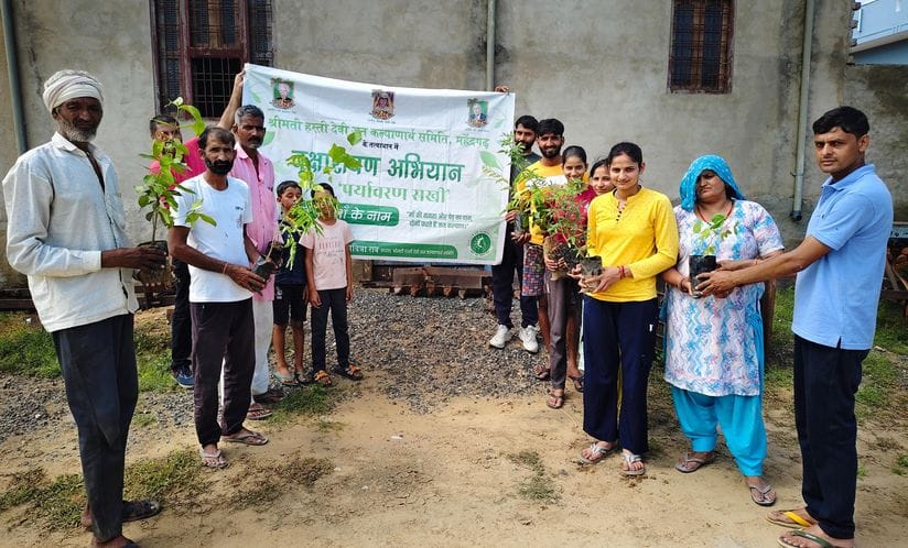 Smt. Hasti Devi Jankalyanarth Seva Samiti distributed plants
