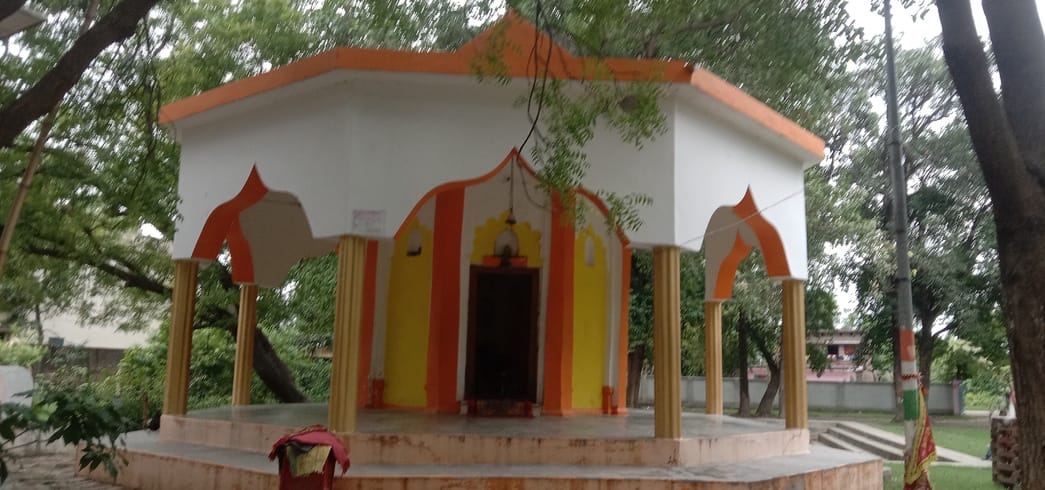 The center of faith of devotees is the Klesh Haran temple of Bansi