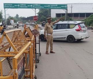 Barabanki-Bahraich highway declared safe zone, no entry for heavy vehicles, barriers installed