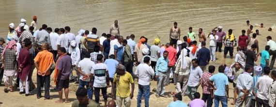 Car accident: bid last farewell to loved ones with tearful eyes