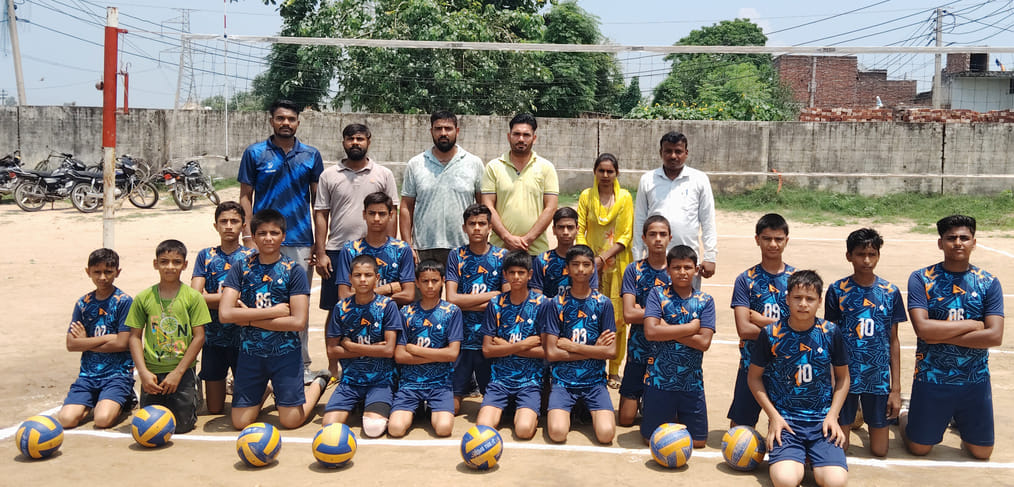 Mangoli's team defeated Lohara in volleyball