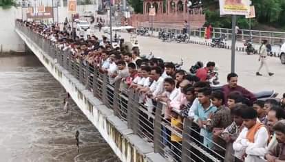 Old goldsmith who went to take bath drowned in river: No clue found yet, search continues