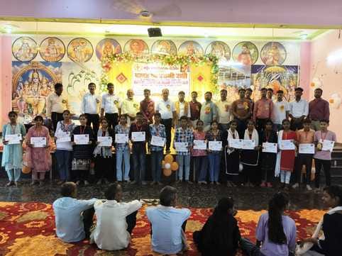 Prajapati Samaj celebrated the birth anniversary of Maharaj Daksha, meritorious students and seniors were honored