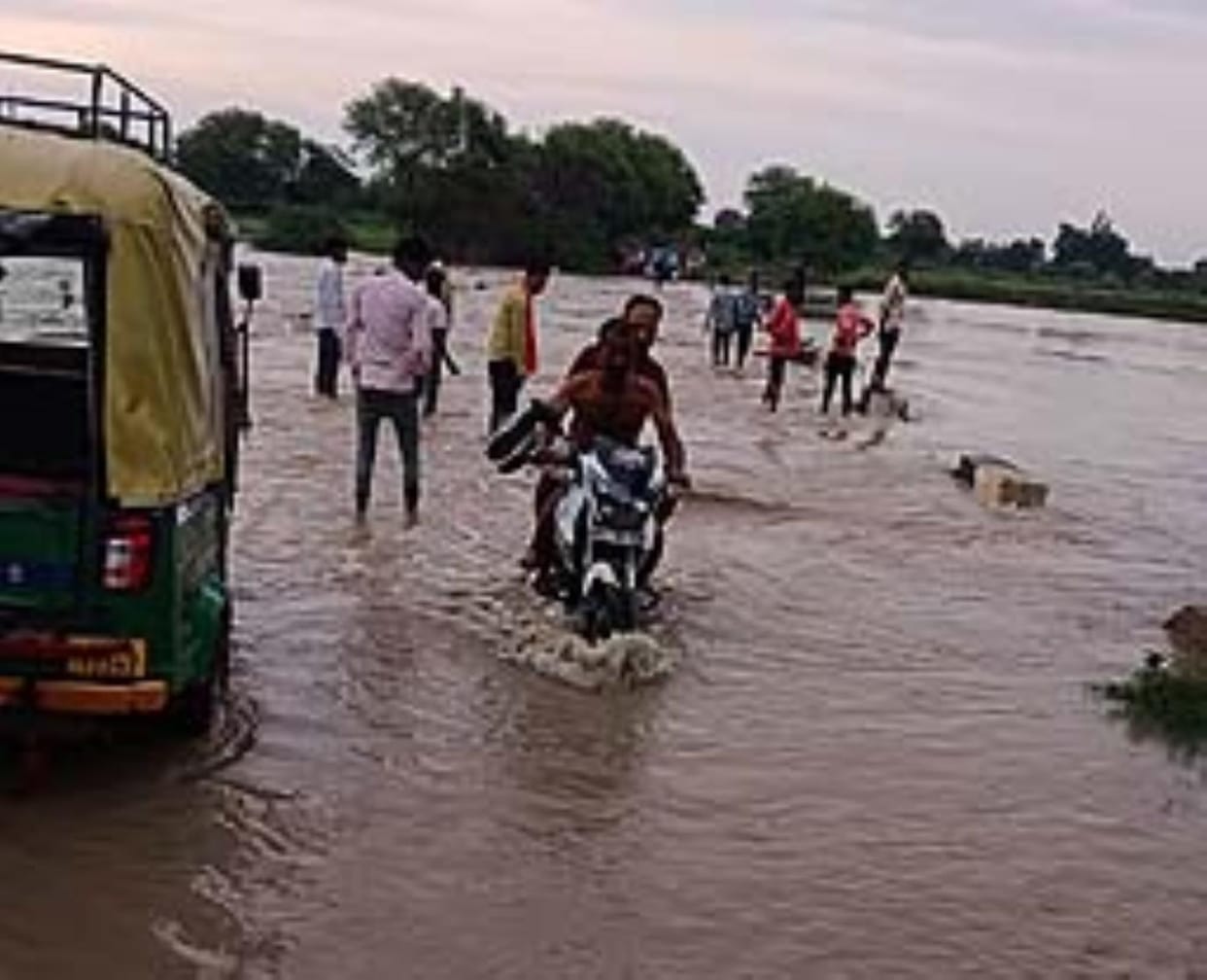 Rivers and streams overflowed, 18 villages were cut off from communication