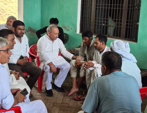 The MP reached the house of the youth who died in the accident and offered condolences