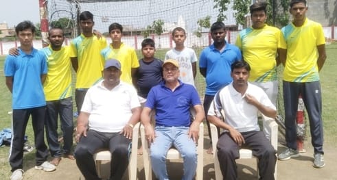 The team left for Lucknow to participate in the Divisional Handball Championship