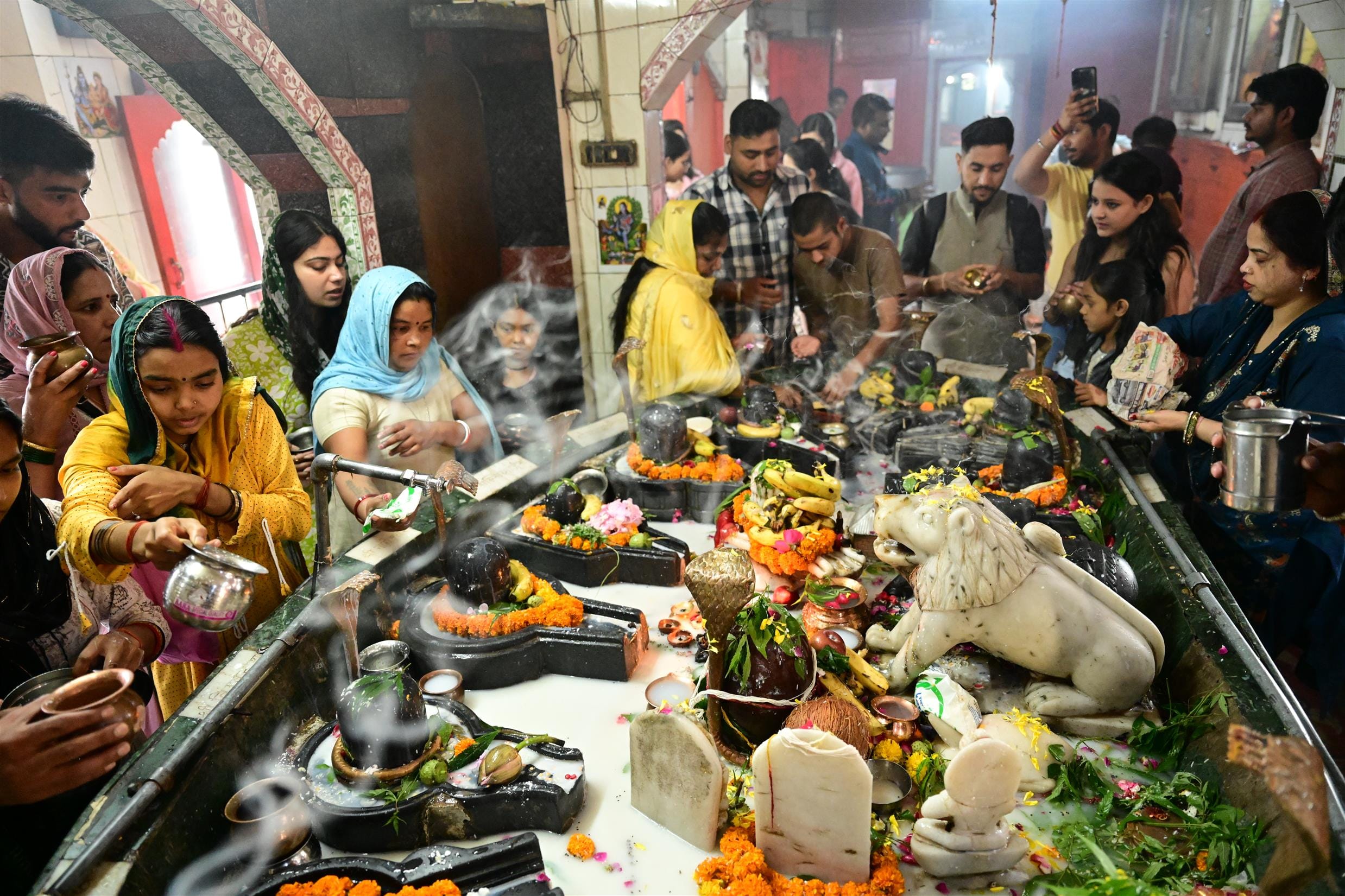 Sawan Shivratri 2025 Know date Time Jalabhishek Muhurat Auspicious Time & Powerful Mantras