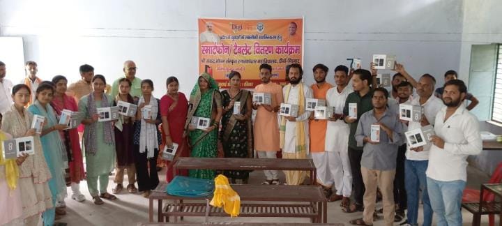 28 students received smart phones and tablets