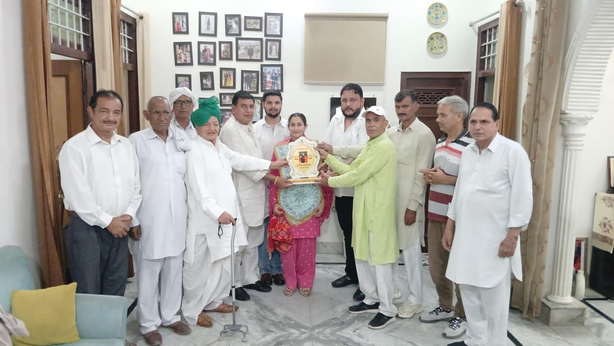 Ghanghas Khap honoured gold medal winner Dhanana's daughter-in-law Darshana