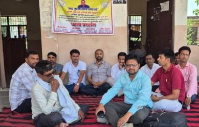 Protest against the death of Hapur's accountant