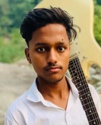 Kanwariya dies due to head on collision between bikes