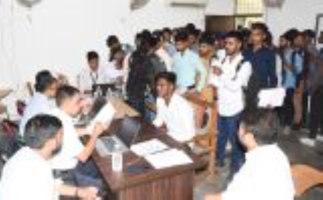 The enthusiasm of the youth was seen in the job fair of Aliganj ITI, 1246 got job offers