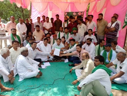 Bhakiyu Bhanu's demonstration and sloganeering at BSA office