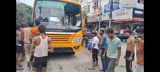 Diwan school bus hit three kanwariyas