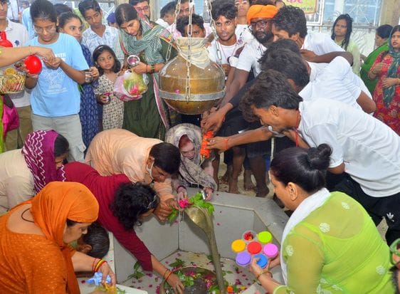 The Shiva temple reverberated with the chants of Har Har Mahadev and water was offered to the deity