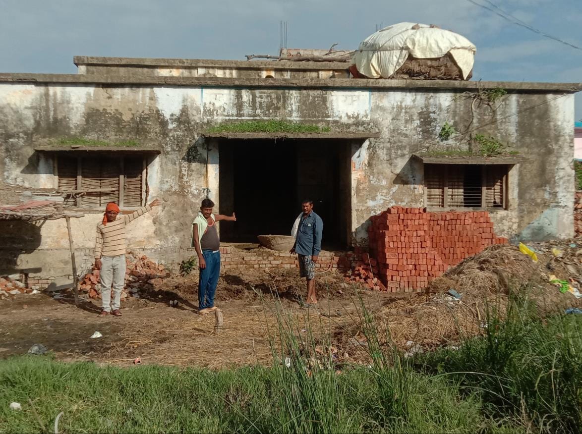 Committee building dilapidated, farmers worried