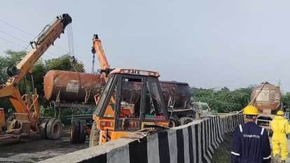 Panic due to overturning of a tanker full of acid